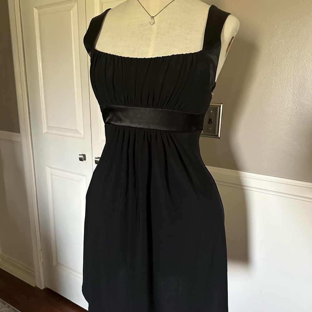 B. Smart Black Sleeveless Square Neck Midi Dress